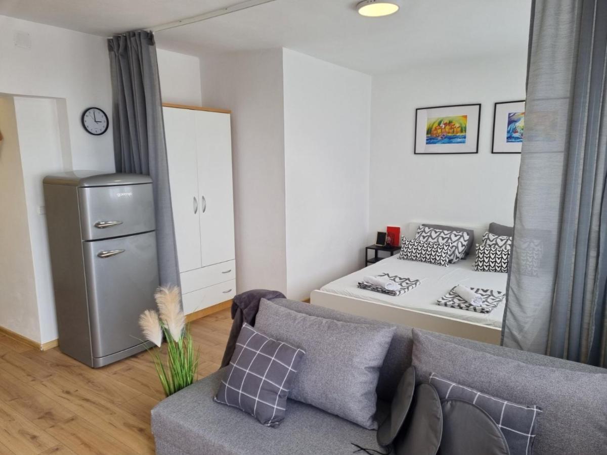 Apartmani Mali Selce Exteriör bild