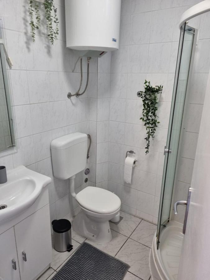Apartmani Mali Selce Exteriör bild