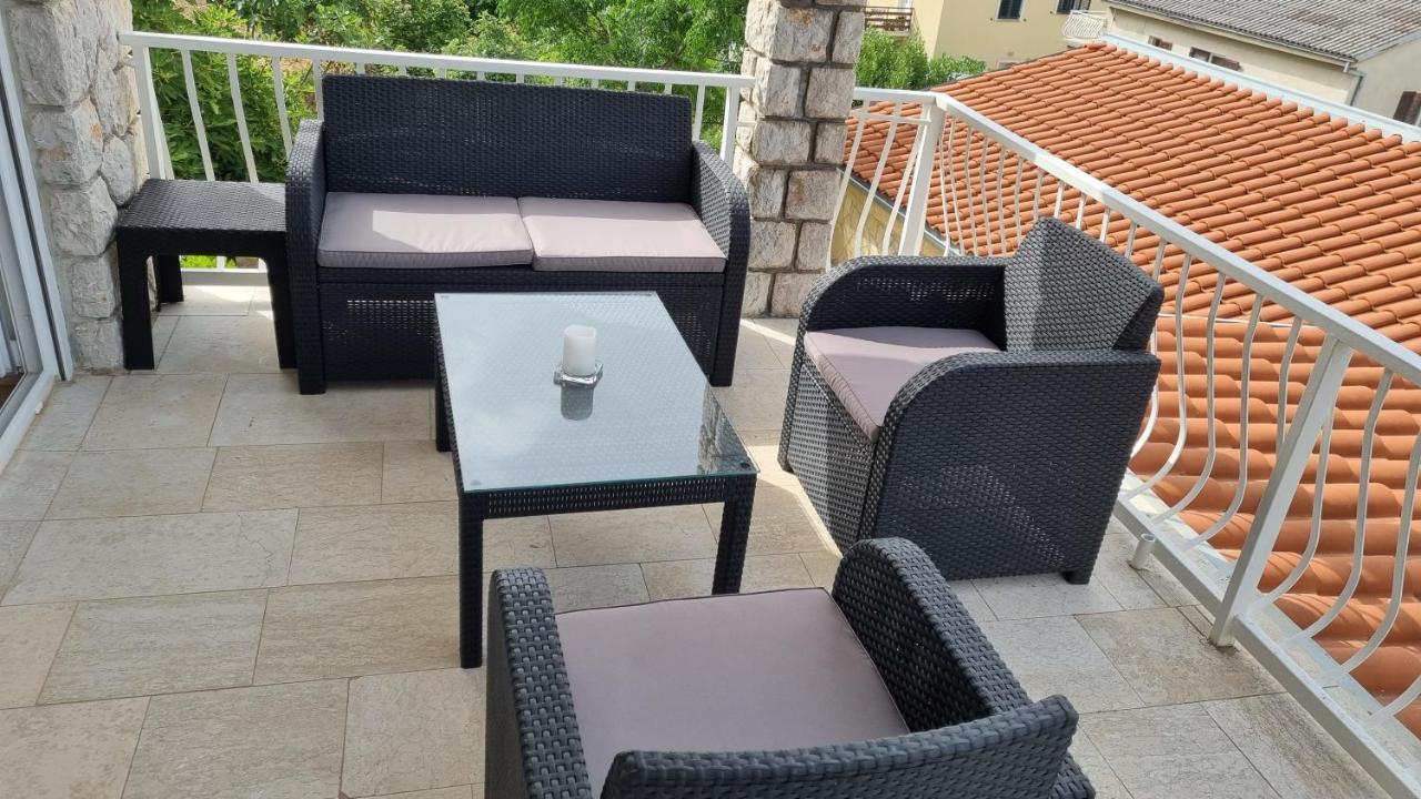 Apartmani Mali Selce Exteriör bild