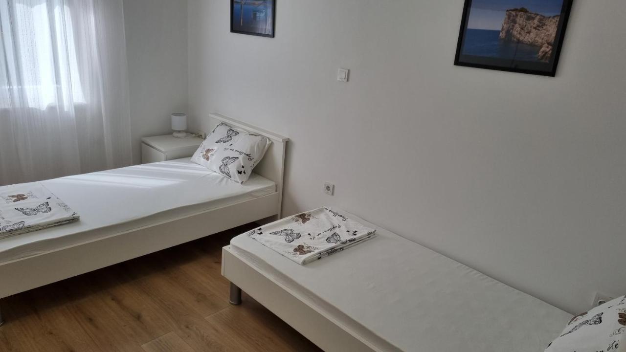 Apartmani Mali Selce Exteriör bild