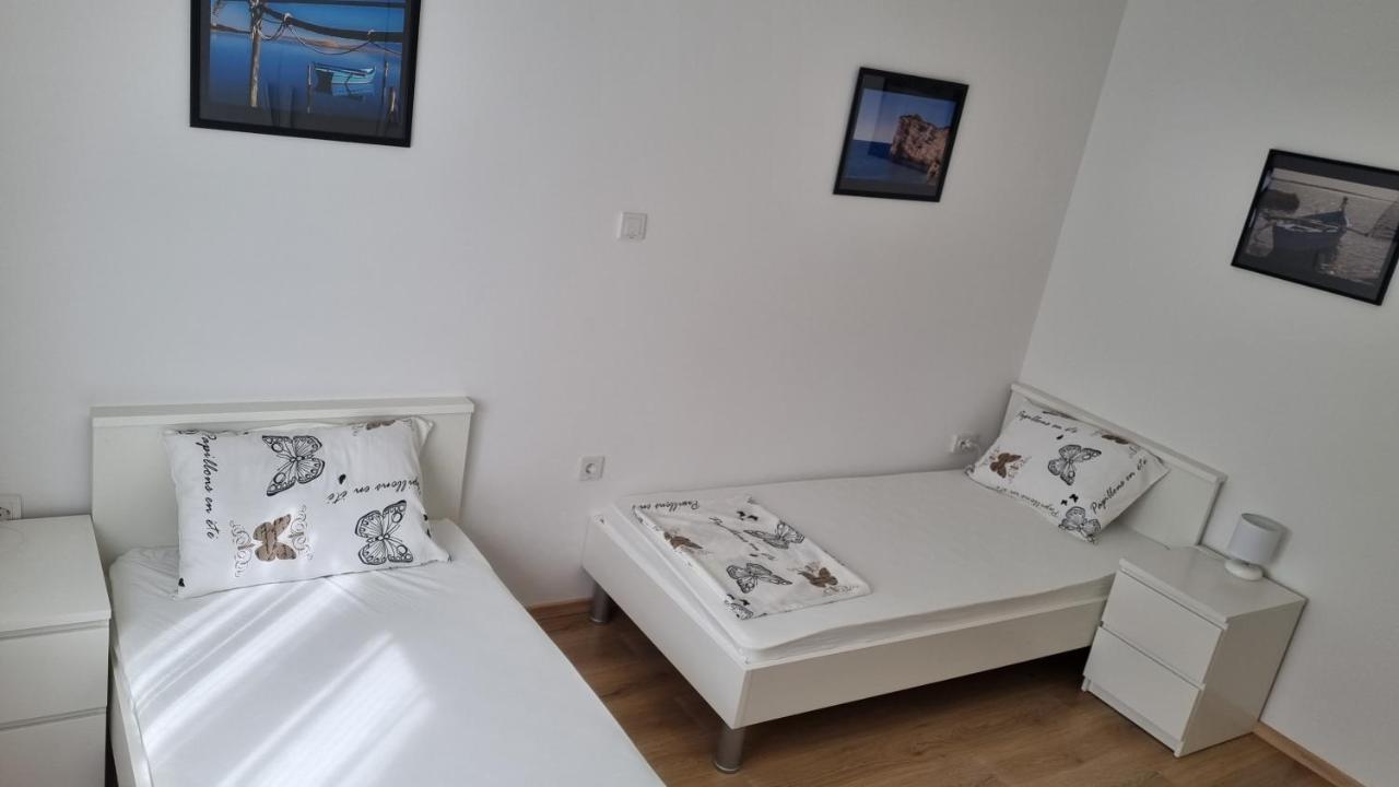 Apartmani Mali Selce Exteriör bild